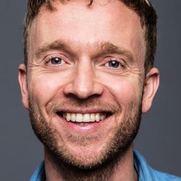 Laus Høybye 飾演 Hjalte