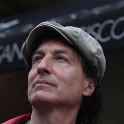 Tommi Avicolli Mecca 飾演 Housing Rights Committee Member