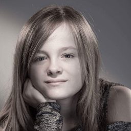 芳婷哈莊 飾演 Célia