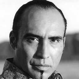 Victor Favrin 飾演 Bruno Diaz