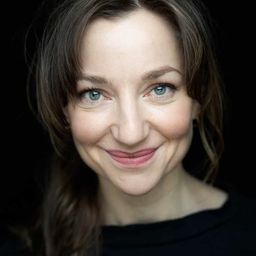 Andrea Bræin Hovig 飾演 Anja