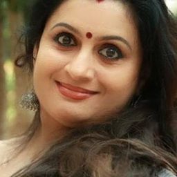 Suchitra 飾演 Sushamma