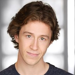 Andrew Hollinger 飾演 Casey