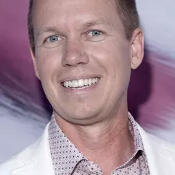 亞羅·錢尼 - 寵物當家導演