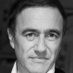 Luis Longhi 飾演 Fiscal Vitali