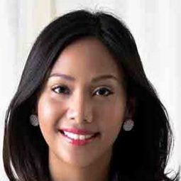 Tengku Azura 飾演 Mek Yah