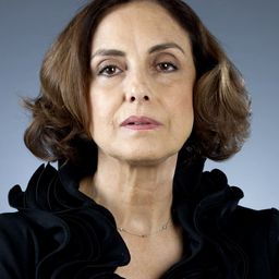 Diana Bracho 飾演 Julia