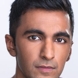 羅漢·古爾巴薩尼 飾演 Rohan Bhatia