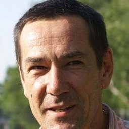 Aleksey Gorbunov 飾演 