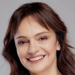 Selen Uçer - Zincirbozan演員 飾演Aynur