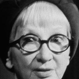 Rosamund Greenwood 飾演 Janice