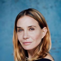 娜達莎·布瑞妮克 - Heute heiratet mein Mann演員 飾演Yvonne 'Sumsi' Lünemann