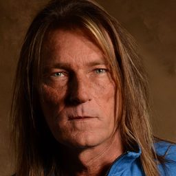 Davis Osborne - 搜查令演員 飾演Ruckus