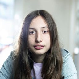 Nils Othenin-Girard 飾演 JB