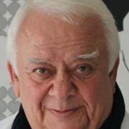 Ercüment Balakoğlu - 野梨樹演員 飾演Ramazan