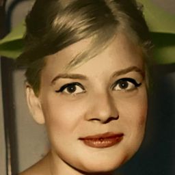 納迪亞·露特菲 飾演 Louisa de Lusignan