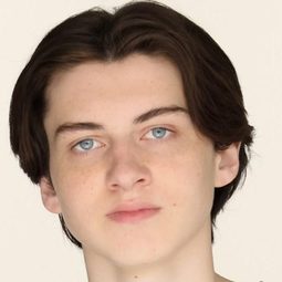 Jack McGraw 飾演 Young Arlo (voice)