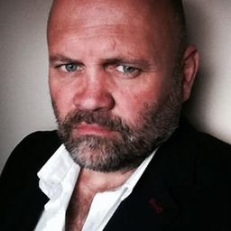 Colin Burt Vidler - 招魂修道院演員 飾演Constable