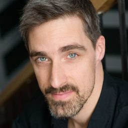 Nicola-Frank Vachon 飾演 Ésimésac