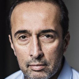 比詹·丹尼什曼 飾演 Abbas