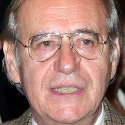 Wilfried Klaus - 白玫瑰演員 飾演