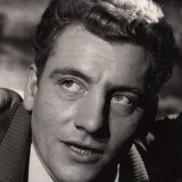 Sylvain Lévignac - Miss Mona演員 飾演Boss of the workshop