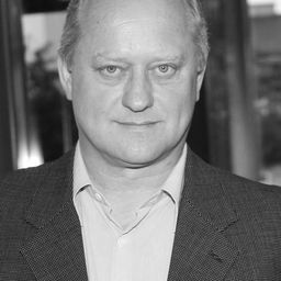 Edward Zentara 飾演 ojciec Maksymilian Kolbe