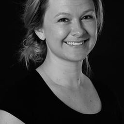 Frida Beckman 飾演 Sabine