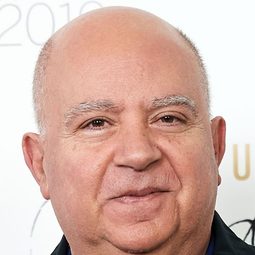 Agustín Almodóvar 飾演 Self