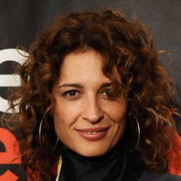 Paulina Gálvez - 絕望之路演員 飾演Consuela