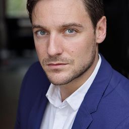 Tristan Schotte 飾演 Antoine