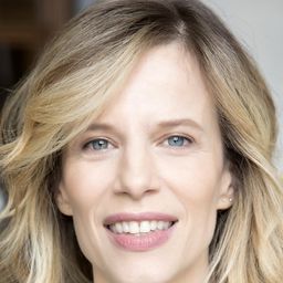 Sonia Bergamasco 飾演 Arianna, Lorenzo's Mother