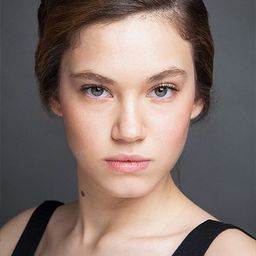 梅麗莎·薛諾蘇恩 飾演 