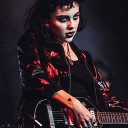 Pale Waves 飾演 Performer