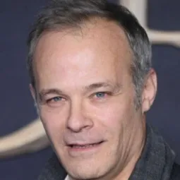 布朗提斯·尤杜洛斯基 飾演 Alexandre Tchekhov