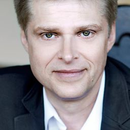 赫亞·波瑟 飾演 Alain