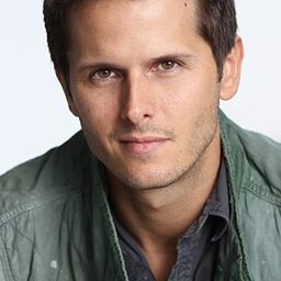 Bryan Manley Davis 飾演 Jake