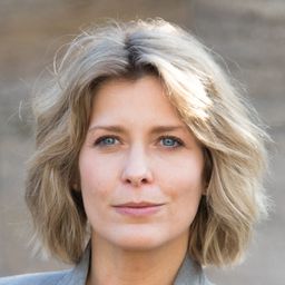 Valerie Niehaus 飾演 Katherina Mohr