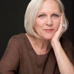 Gillian Apter 飾演 Sarah's Mother