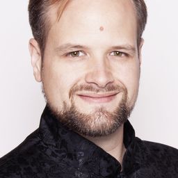 Benjamin Bruns 飾演 Ténor