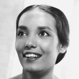 Anna Kashfi - 馬龍白蘭度私密告白演員 飾演Self (archive footage)