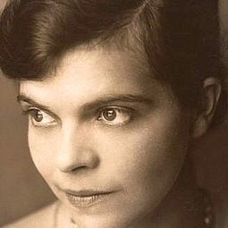 Dorothy Adams 飾演 Laura's Maid Bessie Clary (uncredited)