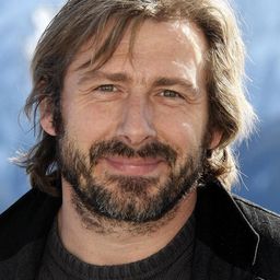 Bernard Yerlès 飾演 Bruno Kerouec