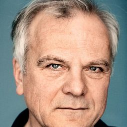 Bernhard Schütz 飾演 Self (archive footage)