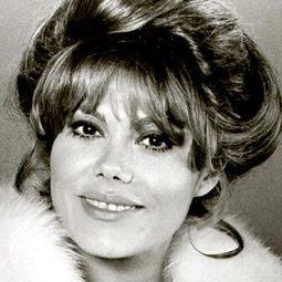 Charo - Airports演員 飾演