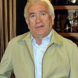 Cesáreo Estébanez 飾演 Leónido