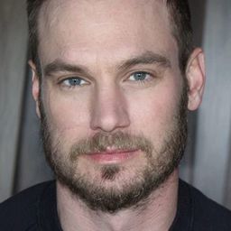 Desmond Phillips - 李察·朱威爾事件演員 飾演Mike Silver