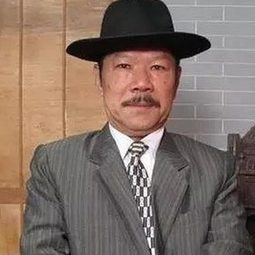 Lu Niu 飾演 Old Peng