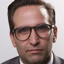 邁克·哈頓 飾演 George