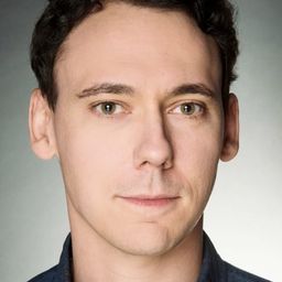 John Skelley 飾演 Engineer